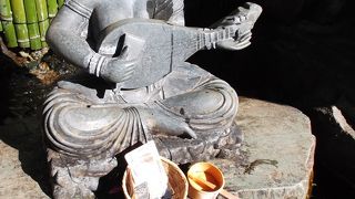 膝を交えて銭洗い！藤沢市西富の弁財天。江ノ島・鎌倉と間違えないで・・