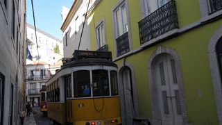 トラムで巡り、小道を歩く