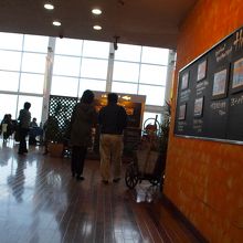 昼時はお客が多いです