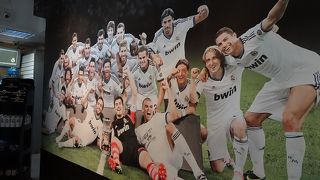 街中のオフィシャルショップ