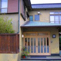 宿の外観です。一見普通の民家っぽいです。