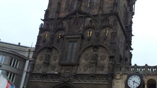 ゴシック様式の城門