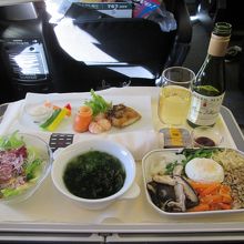 ビジネスクラス昼食