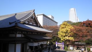 秘仏黒本尊が祀られています