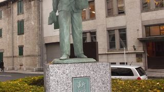 新聞少年の像がここにも・・横浜