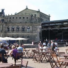 夏の間は、野外ステージも　オープン！