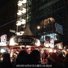 飲食屋台も大繁盛