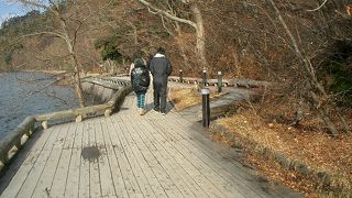 湖畔の浪漫ロード