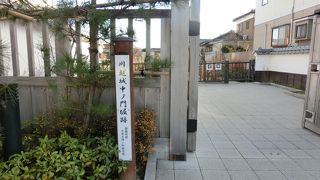 住宅地に突然のお堀