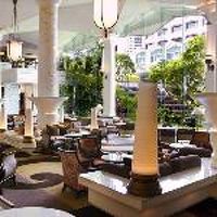 明るく開放的なロビー