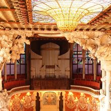 迫力の音楽堂。