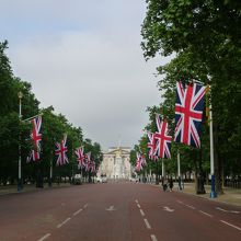 ザ・マルから宮殿を眺める