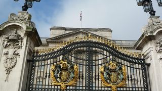 さすが女王陛下の宮殿、貫録十分！