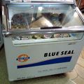 那覇空港で食べたブルーシールアイスクリーム