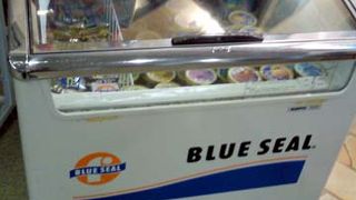 那覇空港で食べたブルーシールアイスクリーム