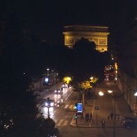 部屋の窓から見た凱旋門