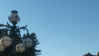 ユニークなかたちの明かりです。