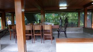 ホーチミン廟に行ったら、ここも合わせて！