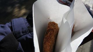 店頭であげたてのコロッケやメンチカツを食べる事ができますが、その他、毎月「7」のつく日は. 元町本店でお買い得セールやってますので、ぜひ、一度、