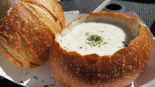 ボリューム満点　クラムチャウダーだけでお腹がいっぱい