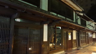 目に付く外観です