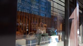 手作りの鞄がズラリ