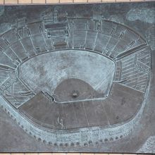 壁に埋め込まれてます。