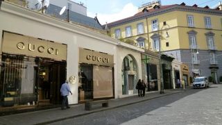 ナポリのプラダは日本未入荷が多くおススメ♪