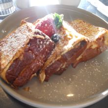 ブルーベリークリームチーズ入りフレンチトースト