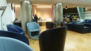 観光・バカンスシーズンはセキュリティチェックへの大行列が注意♪