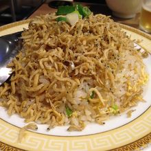 しらす炒飯　シラスがパリパリして美味しいです。