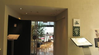 解放感あふれる空間でフランス料理を！