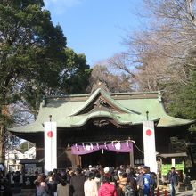 初詣と合格祈願で大賑わい