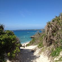 砂なので歩きずらいです