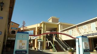 20代向けのアウトレットかな。。。