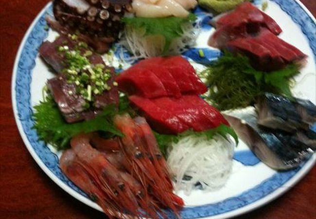 お刺身の盛り合わせは、その日、一番の新鮮な魚を出してもらえるので、お蕎麦を食べる前に食べてみることをおすすめします。