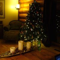 クリスマスツリー、キャンドルと素敵なインテリア