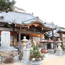 門松だけが正月。