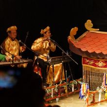 頭上にカメラを上げないでよ！