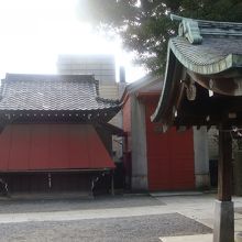 神輿倉、神楽殿、手水舎は江戸時代のもの