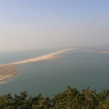 峨嵋山展望台から見える洛東江河口の砂島