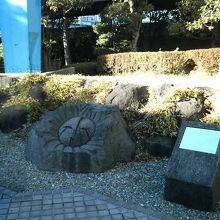 地味な灰色であまり目立たない感じです。