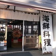 たくさんある海鮮食堂。値段は似たり寄ったり当然だけど