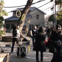 大道芸で輪投げやってました