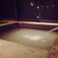 お部屋のお風呂。硫黄の香る、源泉１００％の温泉