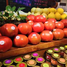 美味しそうなトマトです。台湾ではトマトはフルーツ？