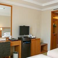 部屋はあまり広くはない