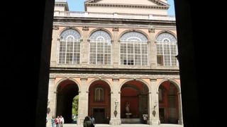 王宮は通り抜けられます♪