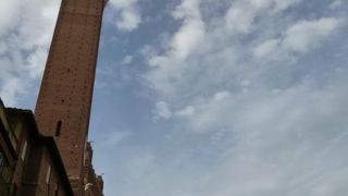 マンジャの塔はカンポ広場の日時計のようなもの♪