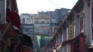 昼間の方がさみしい通り